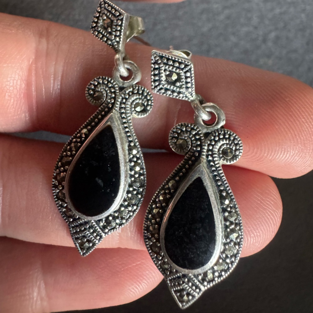 Vintage onyx and marcasite Sterling silver dangle earrings 8.2g